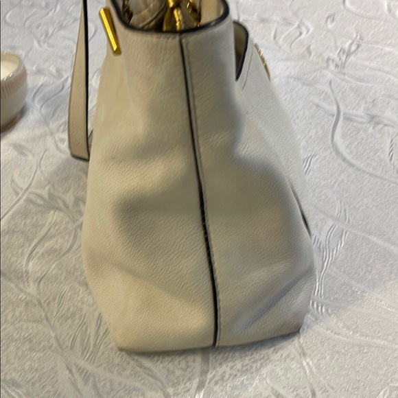 Tory Burch Ivory/ Cream and Gold Britten Satchel - Picture 4 of 16